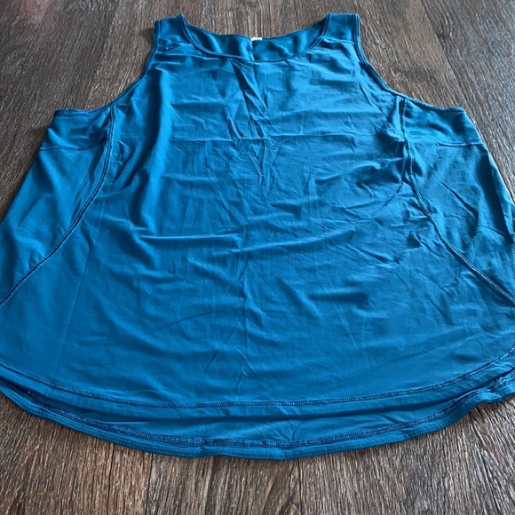 BOGOFREE! Lululemon 14 tank top excellent condition no hang tag or size dot! - Picture 3 of 8